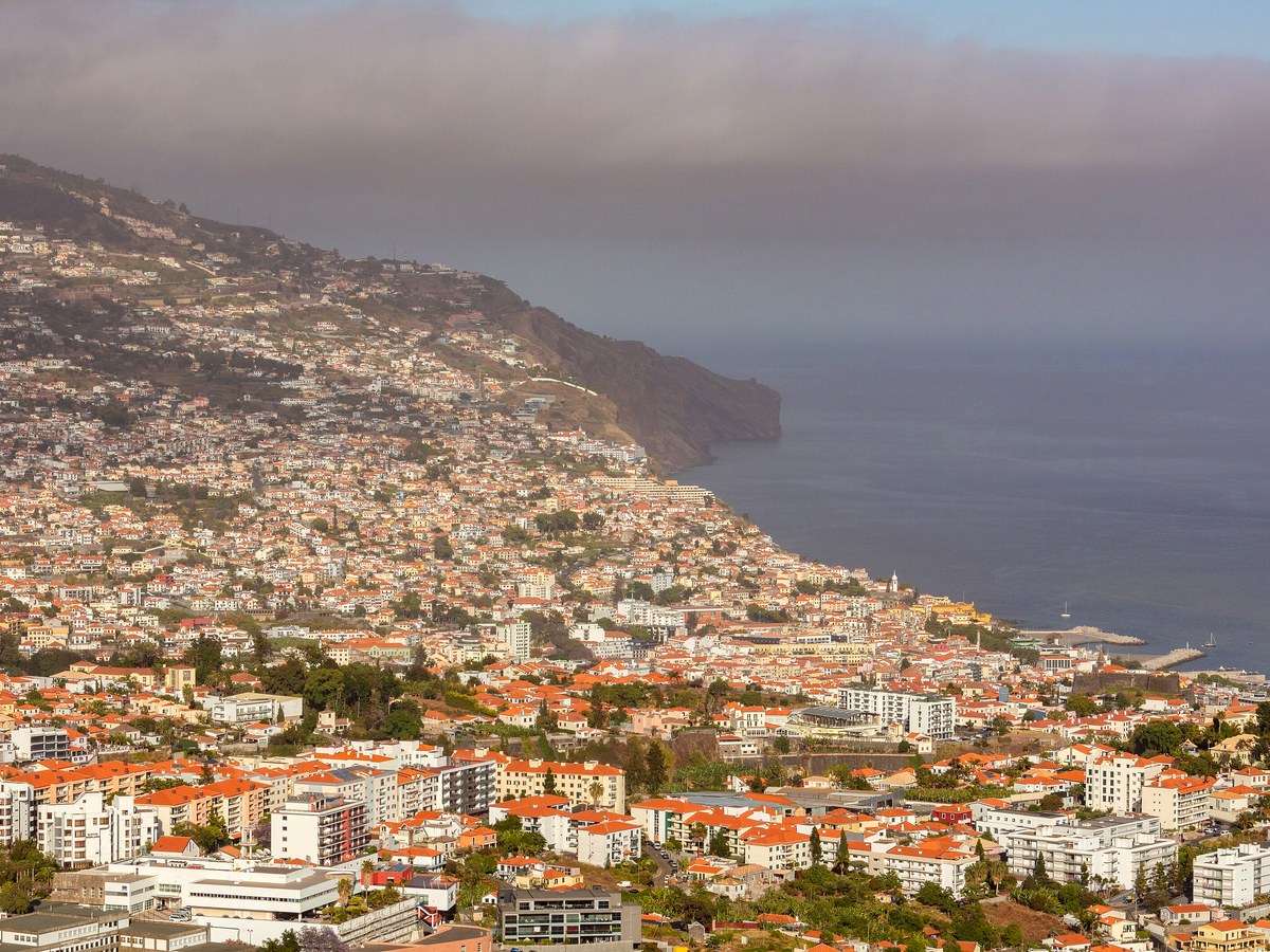 Vista panorâmica do Funchal desde o Pico dos Barcelos